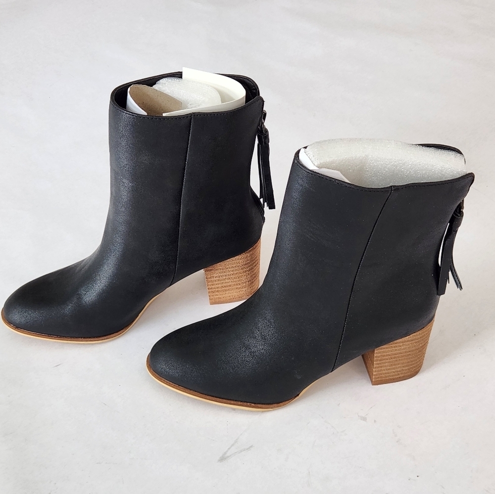 NWT || HEY GIRL by CORKYS || Boujee black vegan, block heel, back zipper, sz 8